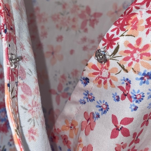 1.STATE Dainty Floral Smocked Blouse - Picture 3 of 8